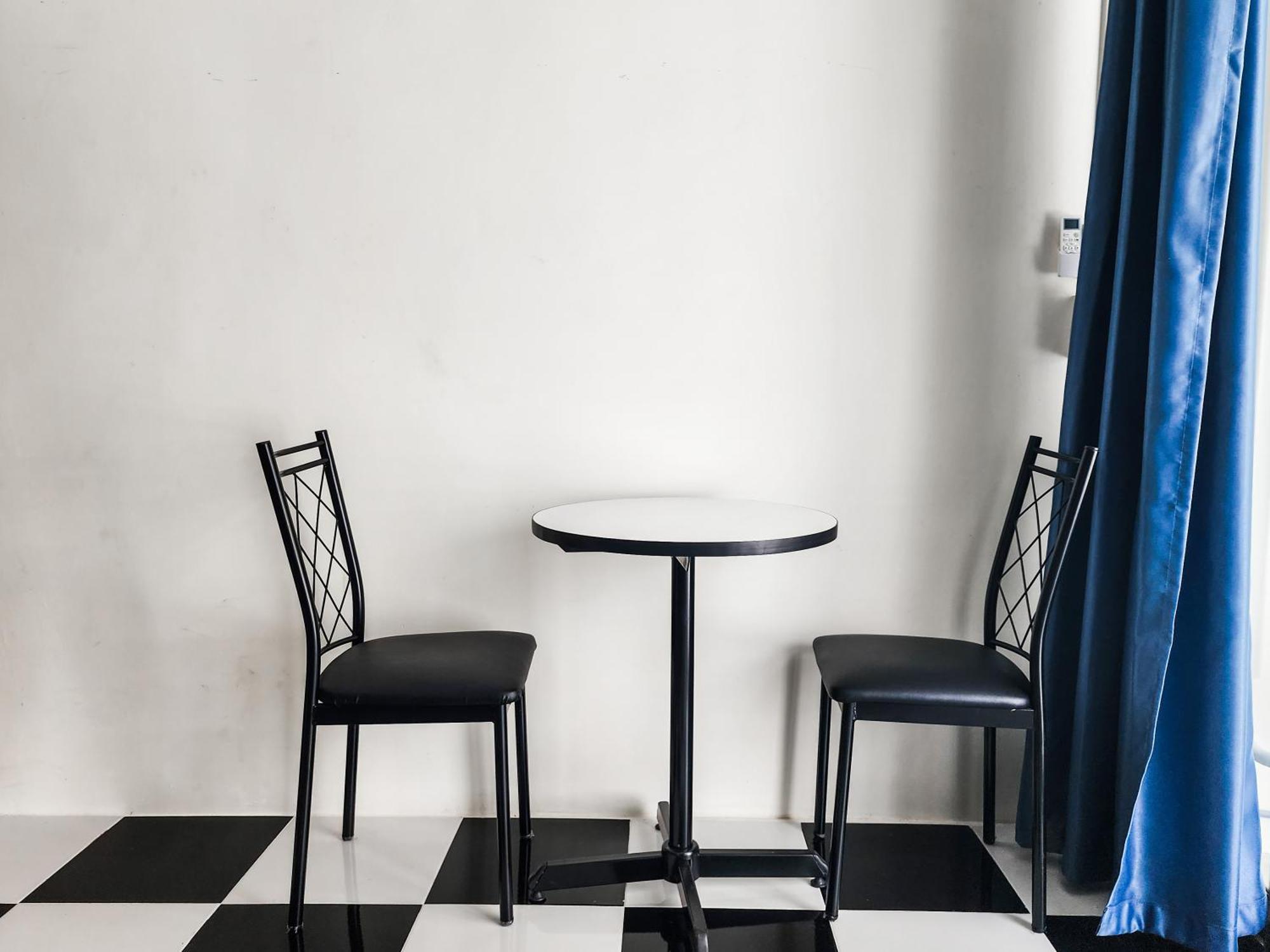 Noir Cafe And Hostel Chinatown Бангкок Экстерьер фото