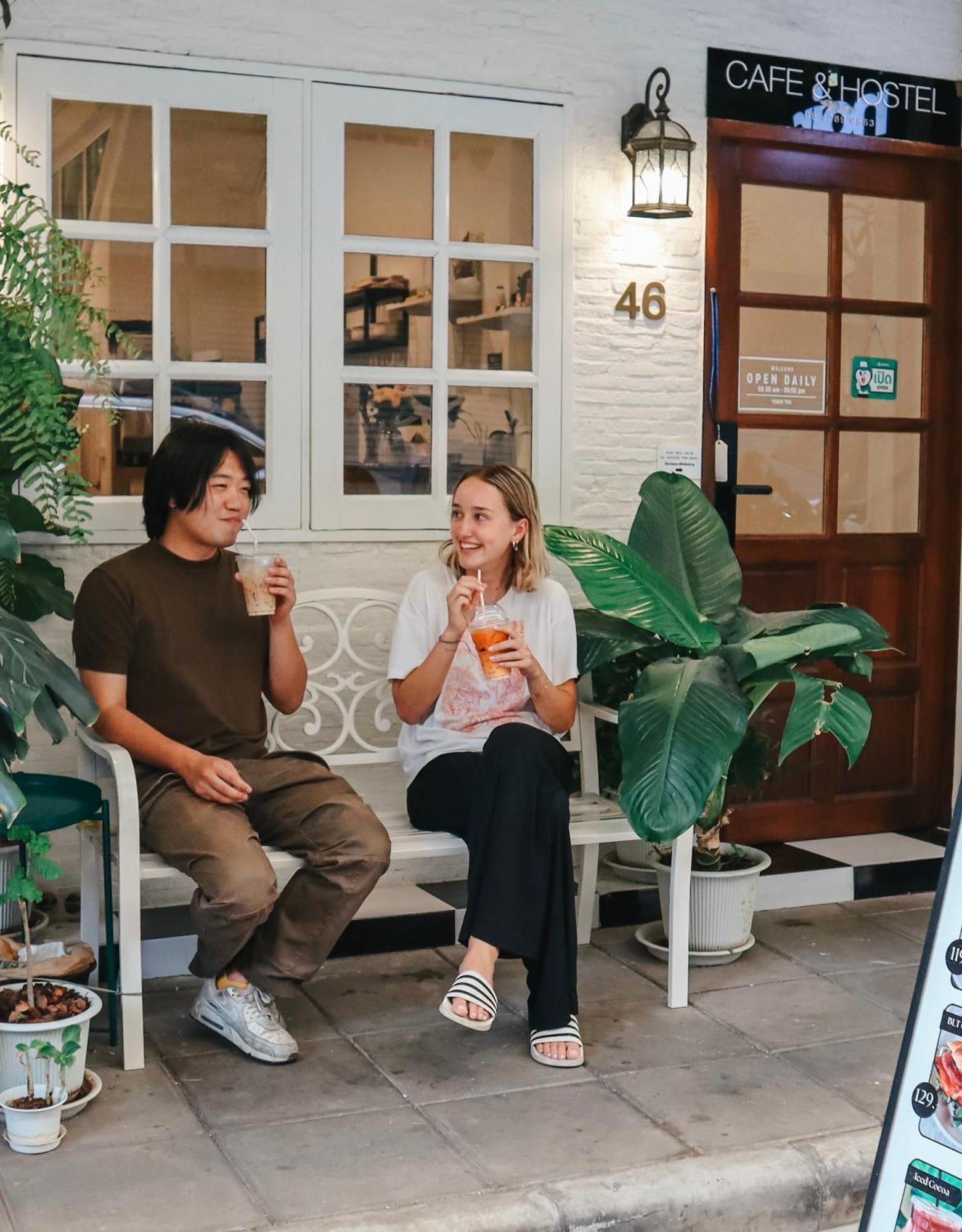 Noir Cafe And Hostel Chinatown Бангкок Экстерьер фото