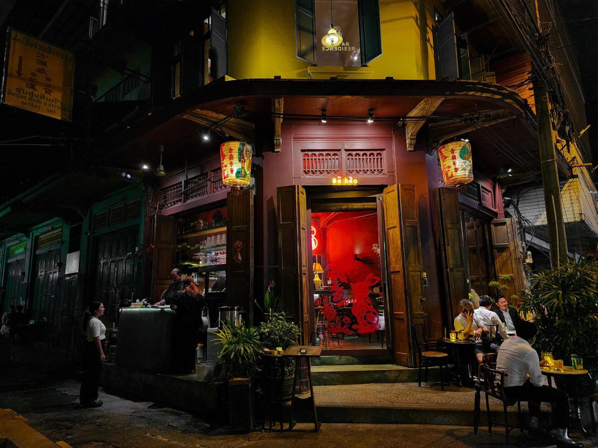 Noir Cafe And Hostel Chinatown Бангкок Экстерьер фото